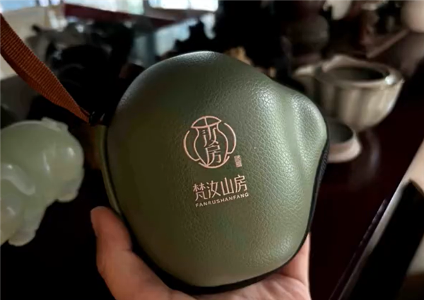 网友卖闲置茶具遭品牌方侵权警告，法律边界与消费者权益的探讨_词语解释落实