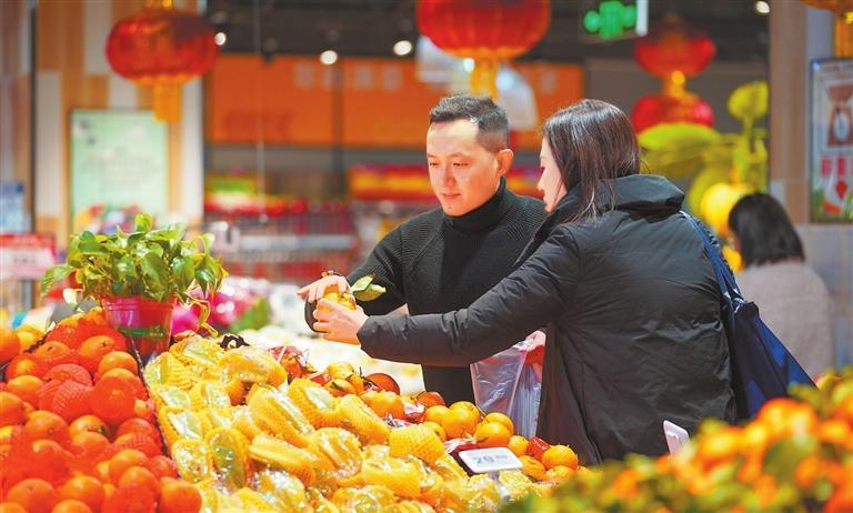 新年将至，消费市场供应足人气旺