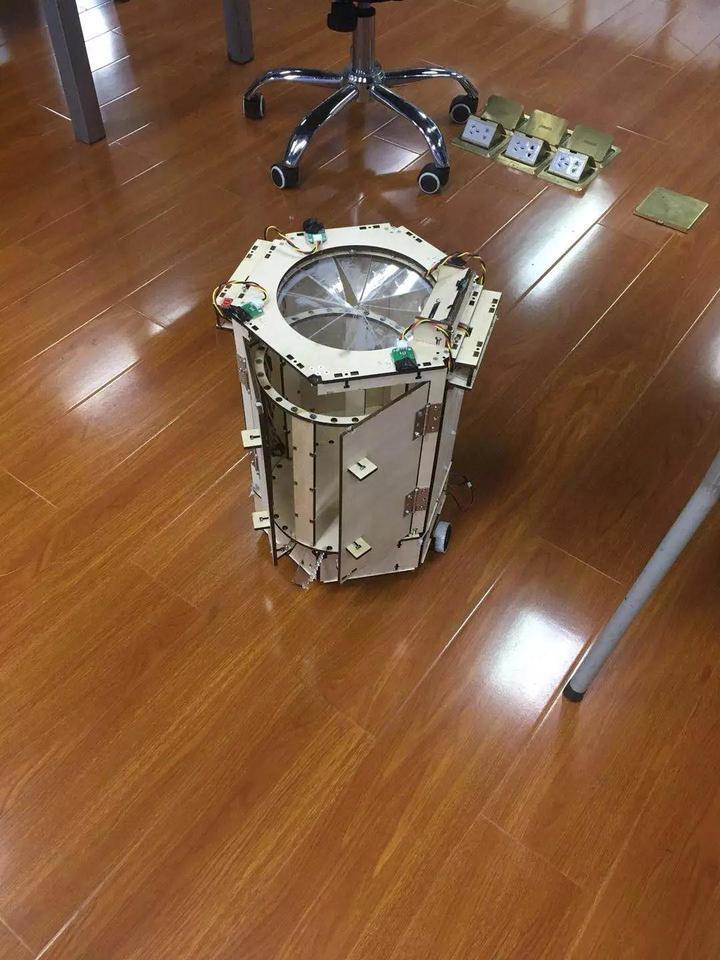 小区自制垃圾桶开盖神器