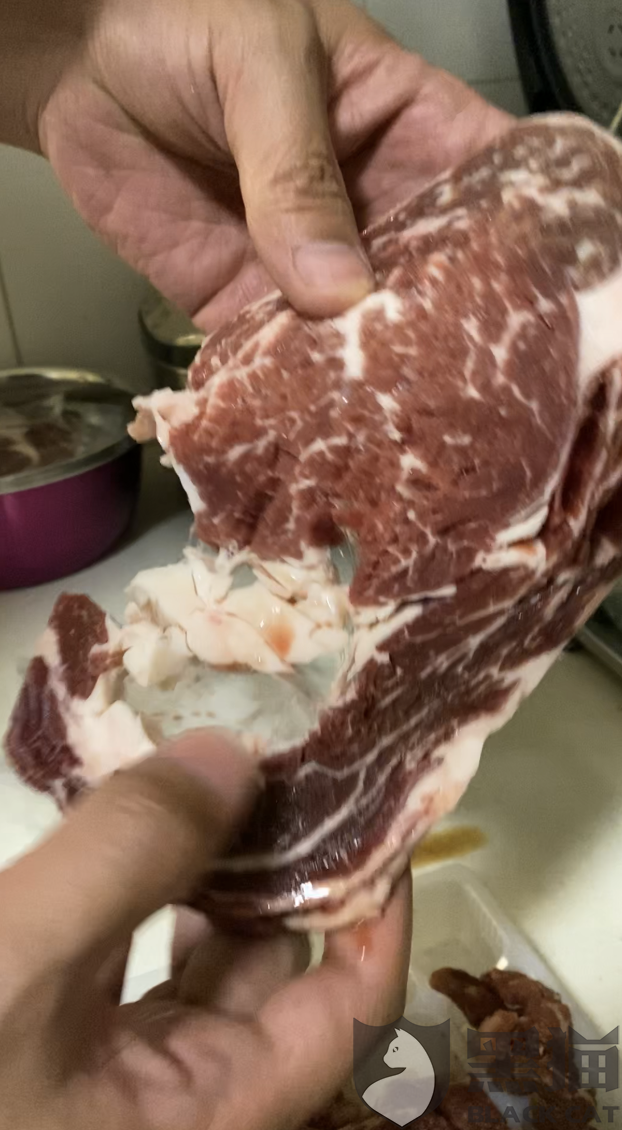 网红带货原切牛肉卷疑合成肉