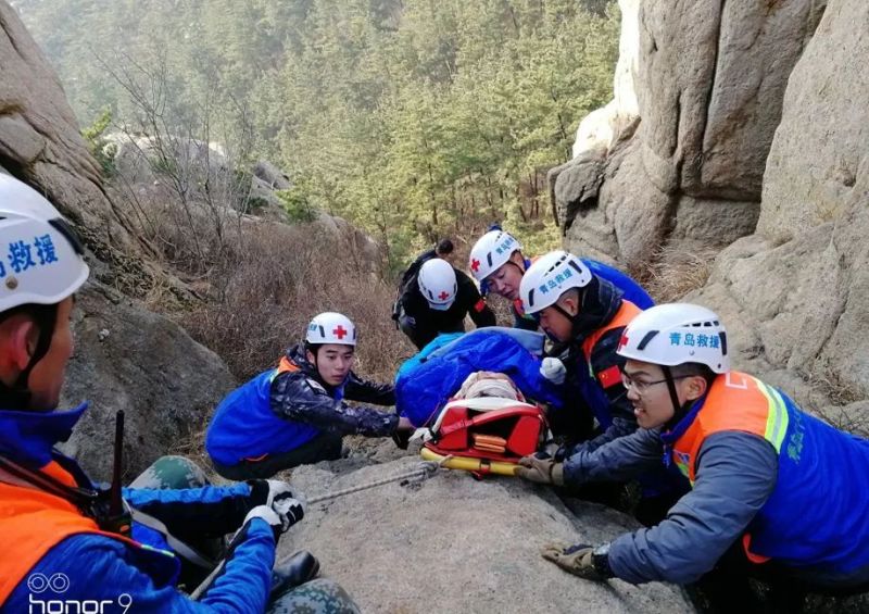 镜头下的虎跳峡人生——摄影师卡石缝的非凡拍摄之旅