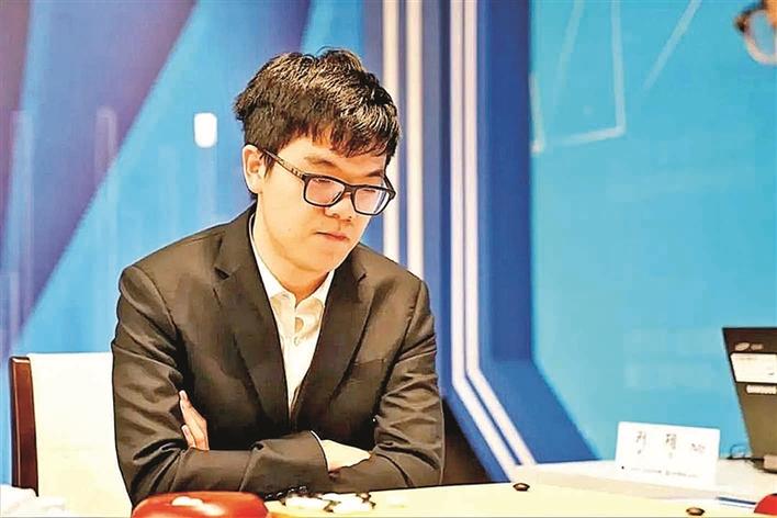 柯洁改个人简介，世界围棋九冠王——传奇之路的十段剖析