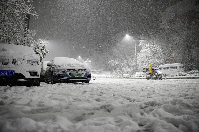 郑州遭遇大暴雪，一场突如其来的冬日考验