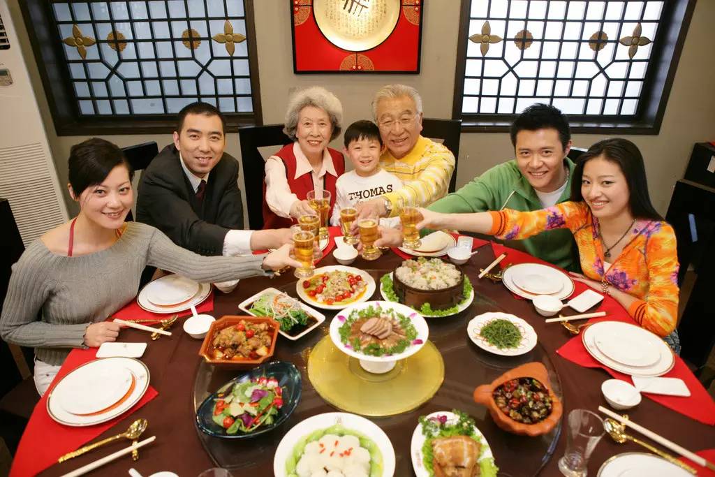 凌晨四五点被叫醒吃年夜饭，一场意料之外的年味奇遇