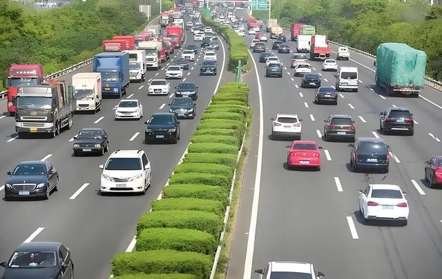 高速免费最后1分钟，一场速度与时间的较量