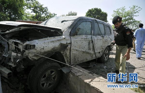 巴基斯坦车辆遭路边炸弹袭击，惨痛瞬间致十死，真相究竟如何？