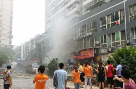 警钟长鸣！老中商铺燃爆震惊两国，四命瞬间消逝！深度揭秘事故背后真相！