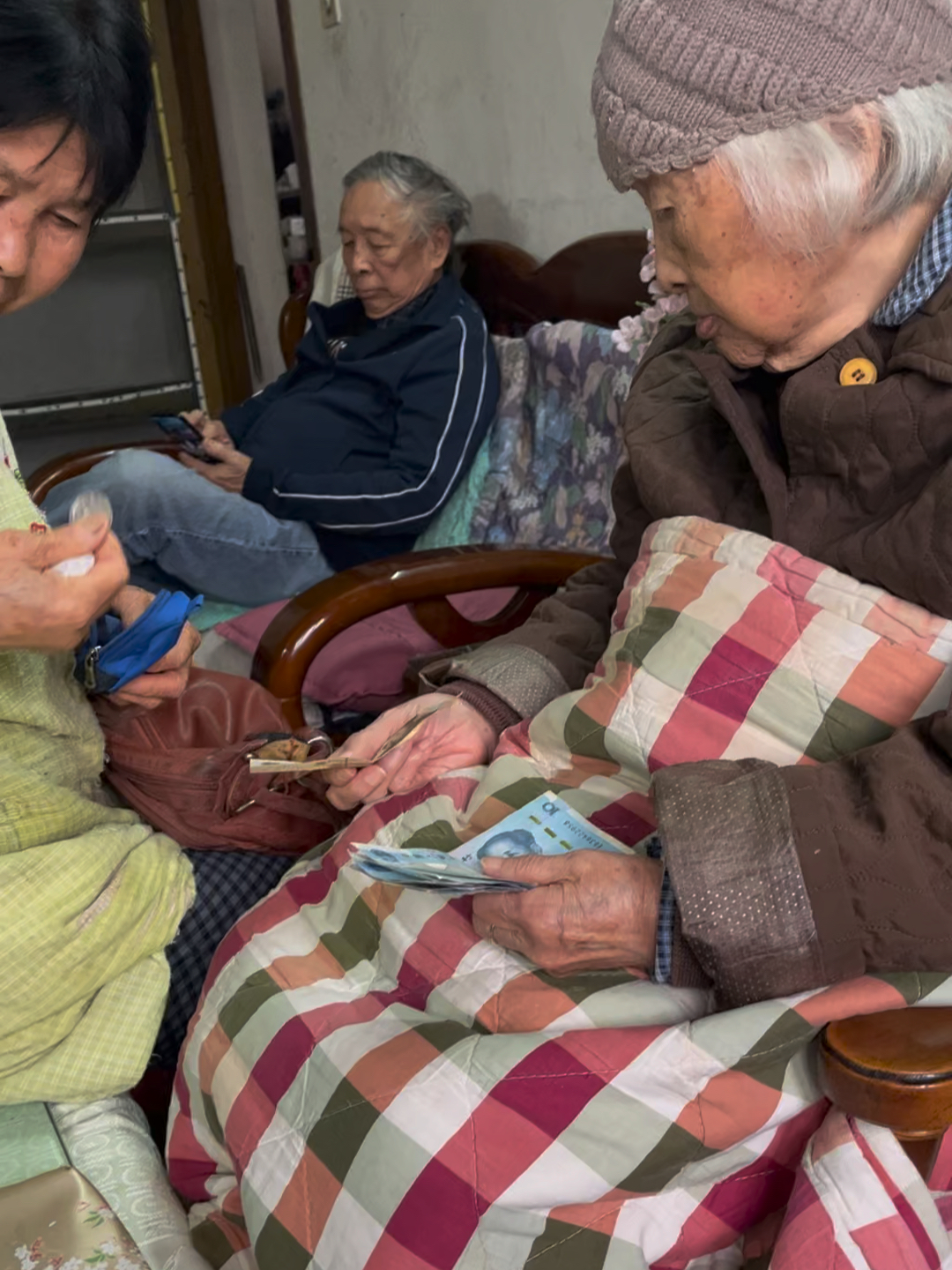 108岁奶奶遭遇人生重创，三个儿子相继离世，背后故事令人感慨