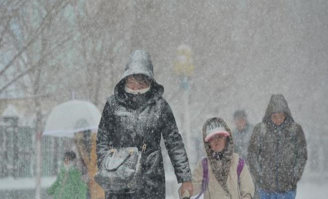 新一轮雨雪天气强势来袭，你准备好了吗？深度解析背后的气象秘密与应对策略！